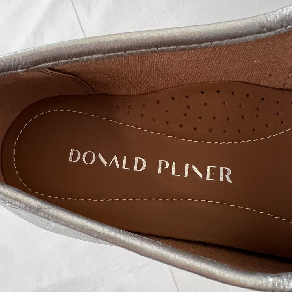 Donald Pliner Lissi Sliver Metallic Leather Loafer, Sz 6.5, NIB - Picture 5 of 11